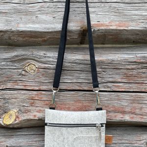pikku olkalaukku vaalea meleerattu